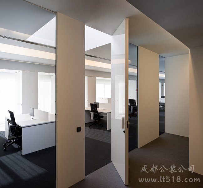 成都現代辦公室裝修風格哪家工裝裝修公司好？