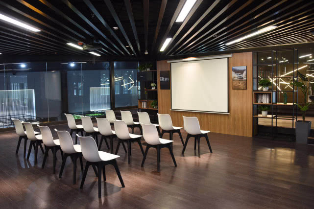 汽修廠辦公室裝修 - 會議室效果
